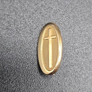Source Unknown Gold Oval Cross Pin